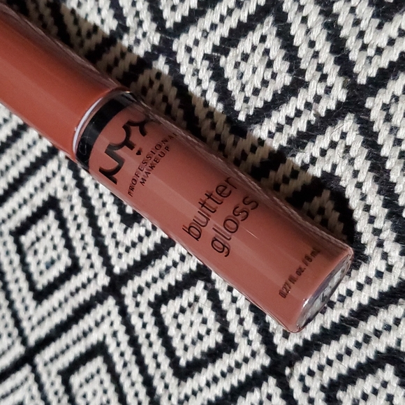NYX Butter Gloss BLG47 Spiked Toffee - Picture 9 of 13
